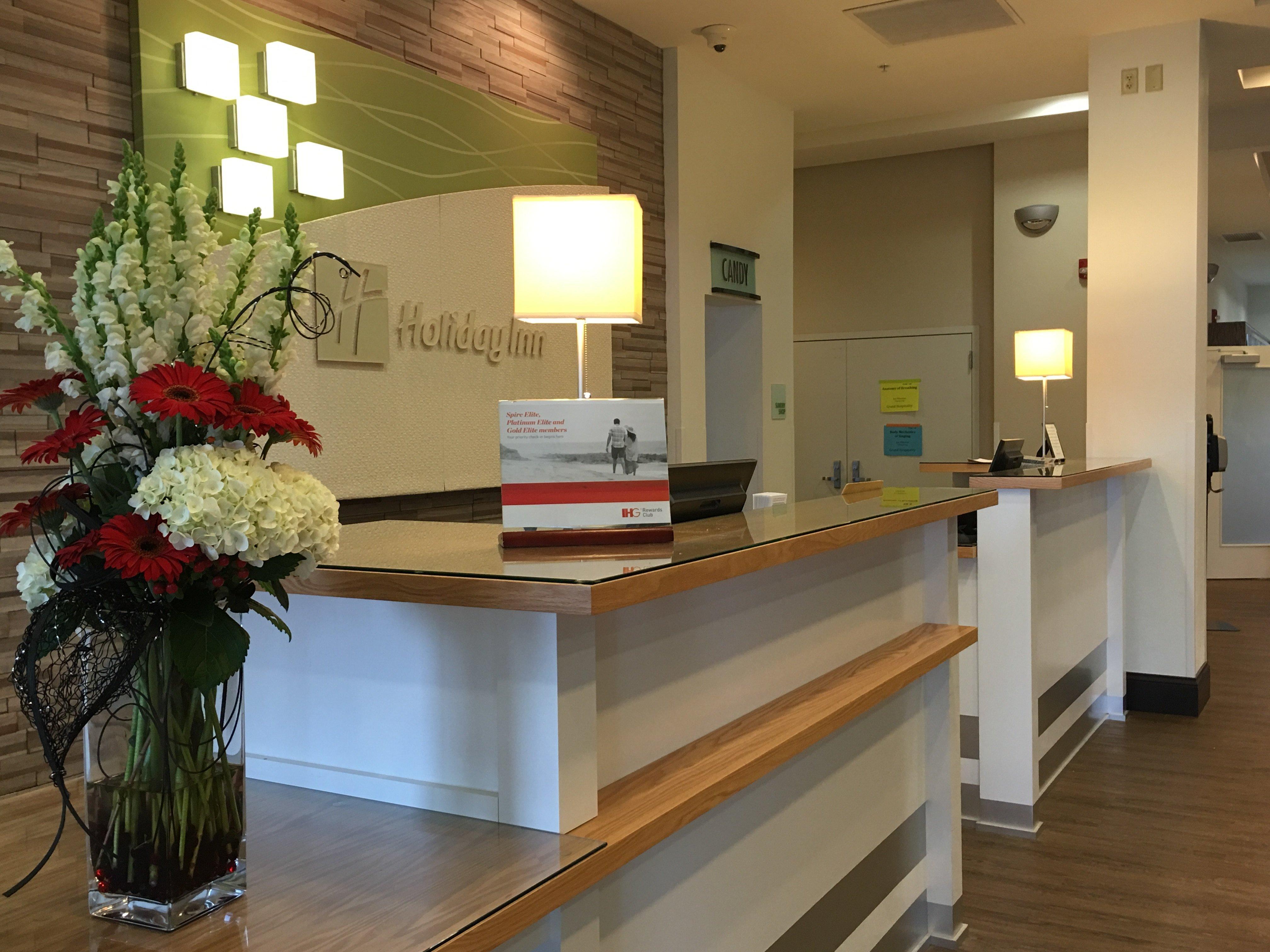 Holiday Inn Hotel & Suites Bloomington Airport By Ihg Exterior foto